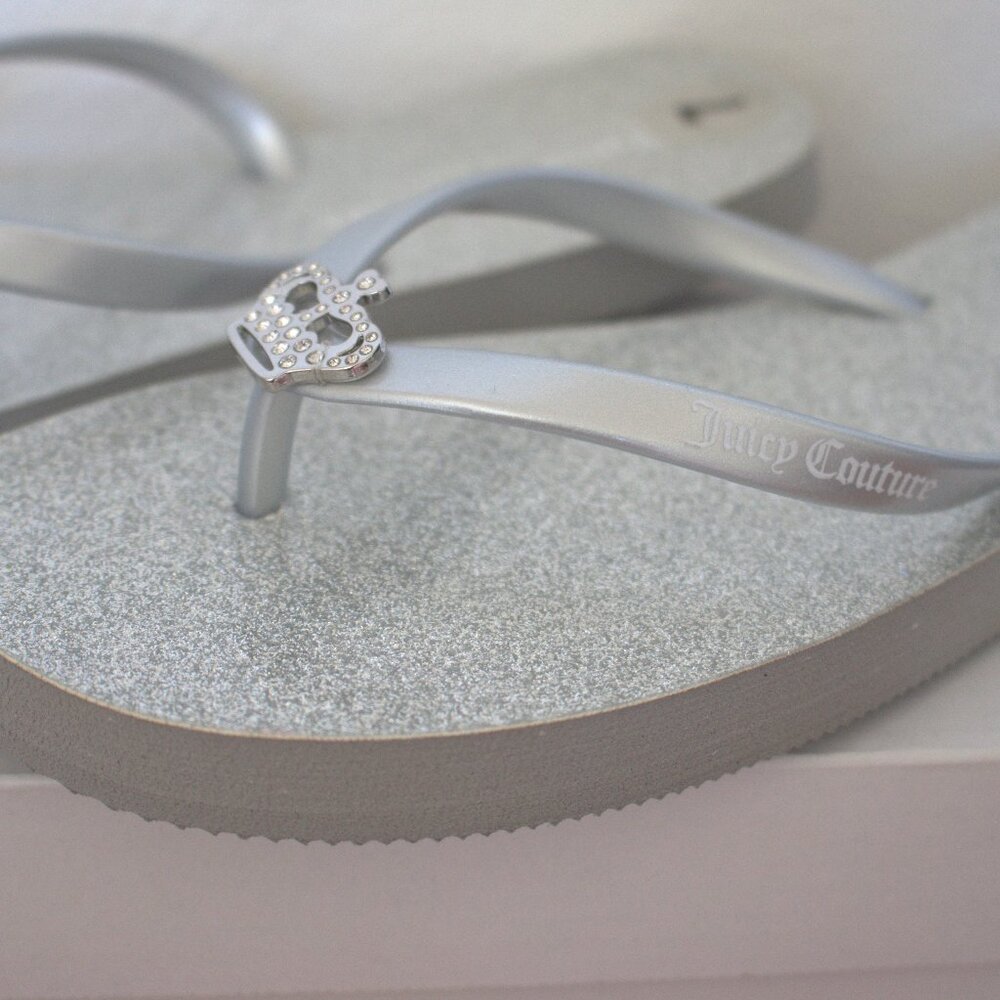 Juicy Couture Jewel Emblem Glitter Silver Flip Flops